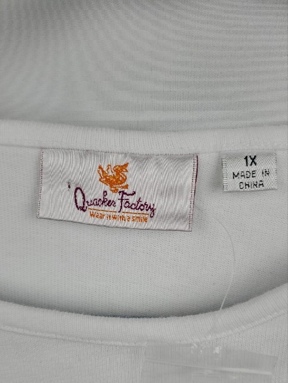 Quacker Factory White Short Sleeve Sequin Beach Scene Tee - Picture 3 of 12